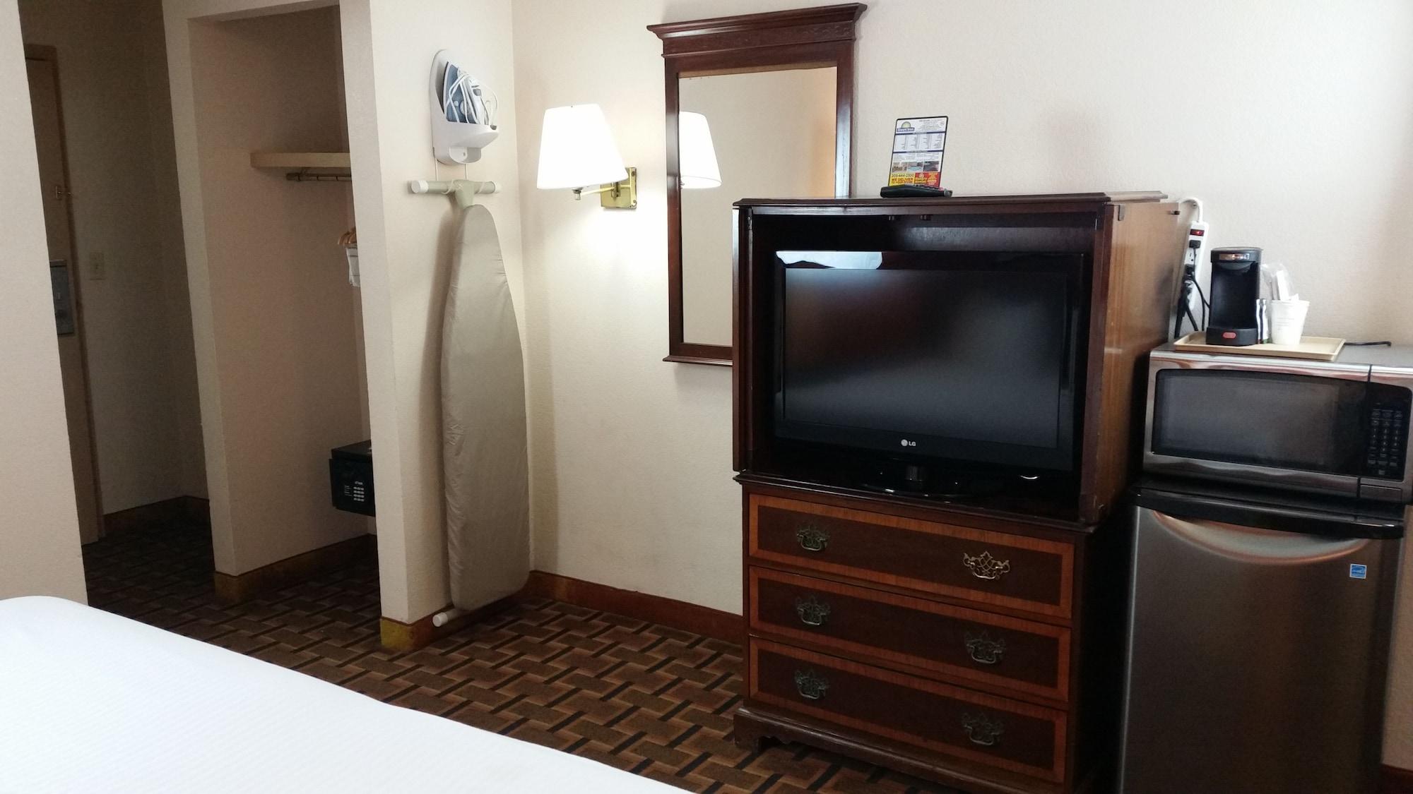 Days Inn By Wyndham Birmingham Al フーバー エクステリア 写真