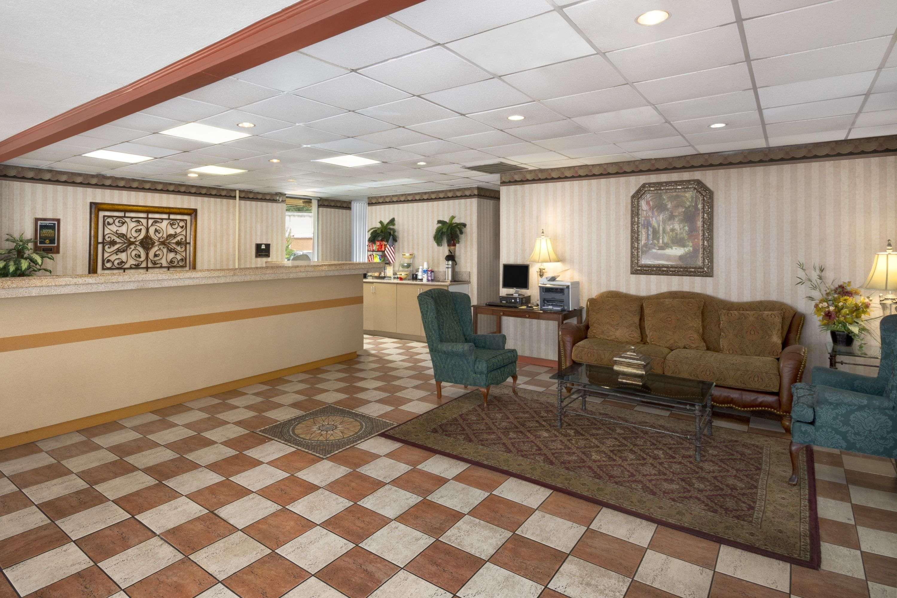 Days Inn By Wyndham Birmingham Al フーバー エクステリア 写真
