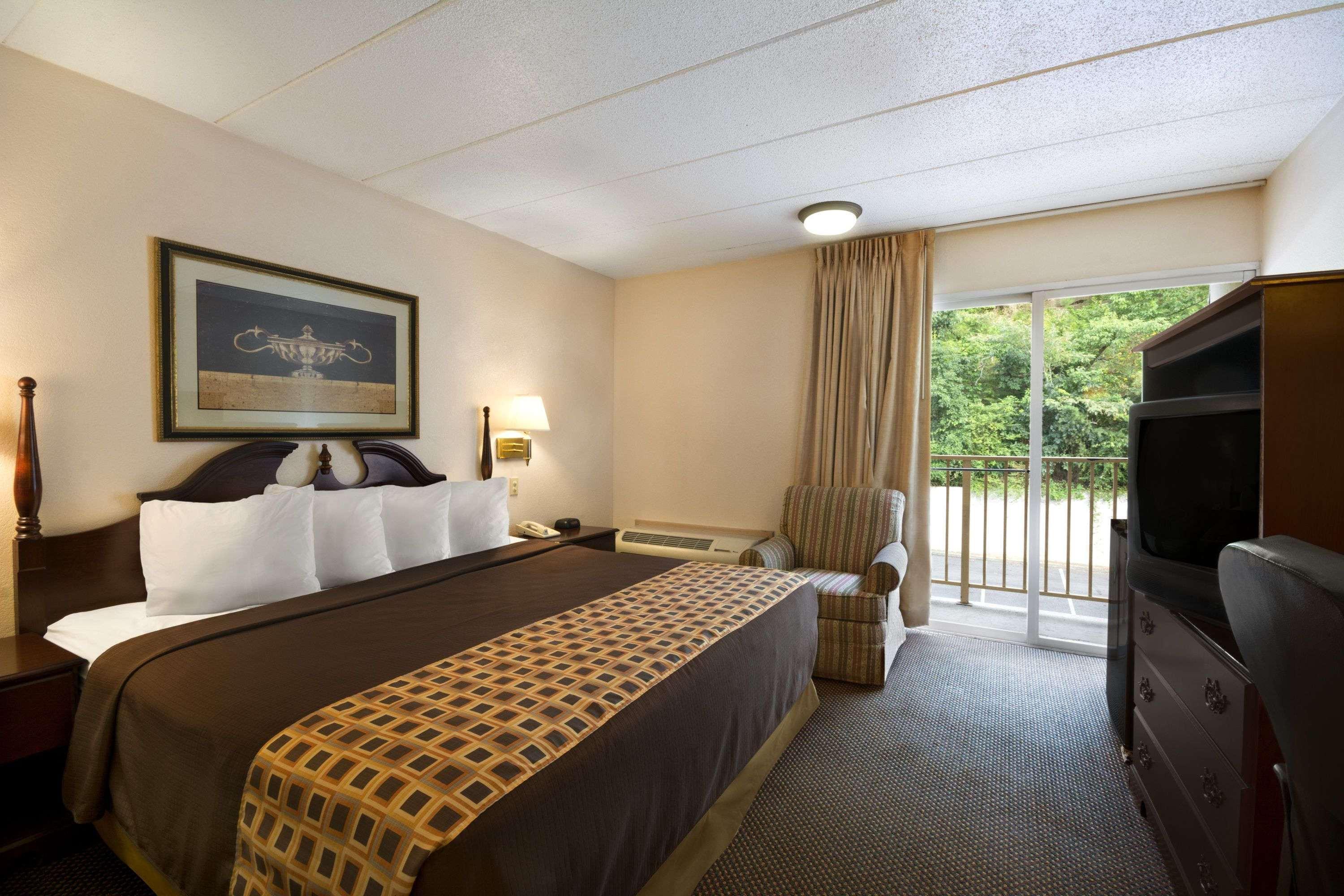 Days Inn By Wyndham Birmingham Al フーバー エクステリア 写真