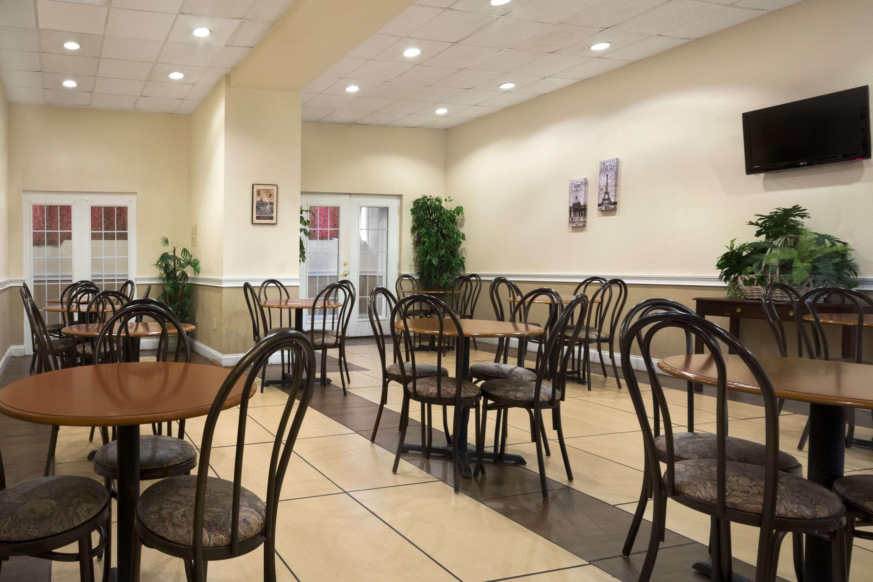 Days Inn By Wyndham Birmingham Al フーバー エクステリア 写真