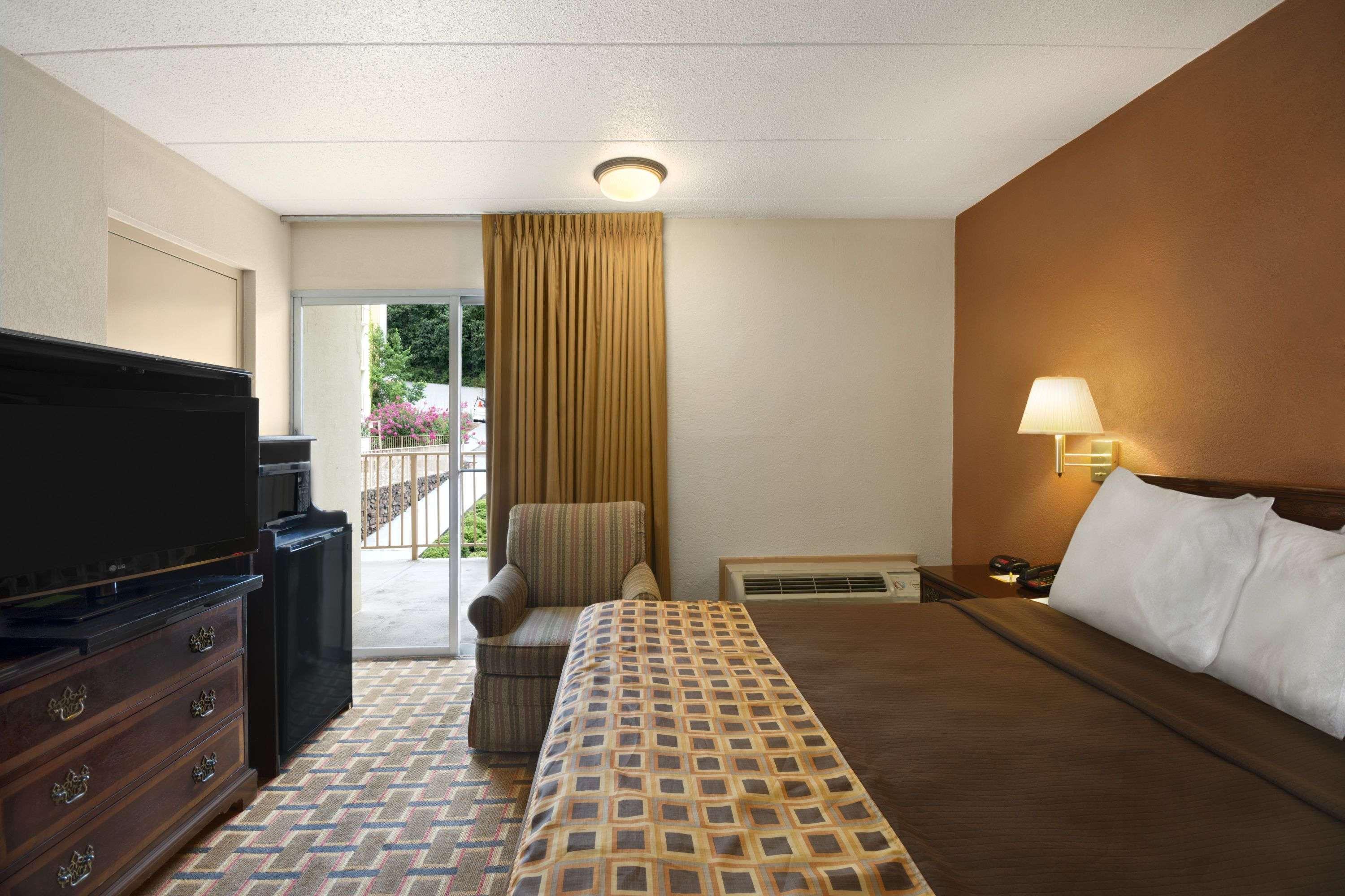 Days Inn By Wyndham Birmingham Al フーバー エクステリア 写真