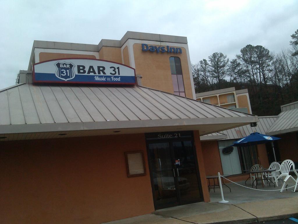 Days Inn By Wyndham Birmingham Al フーバー エクステリア 写真