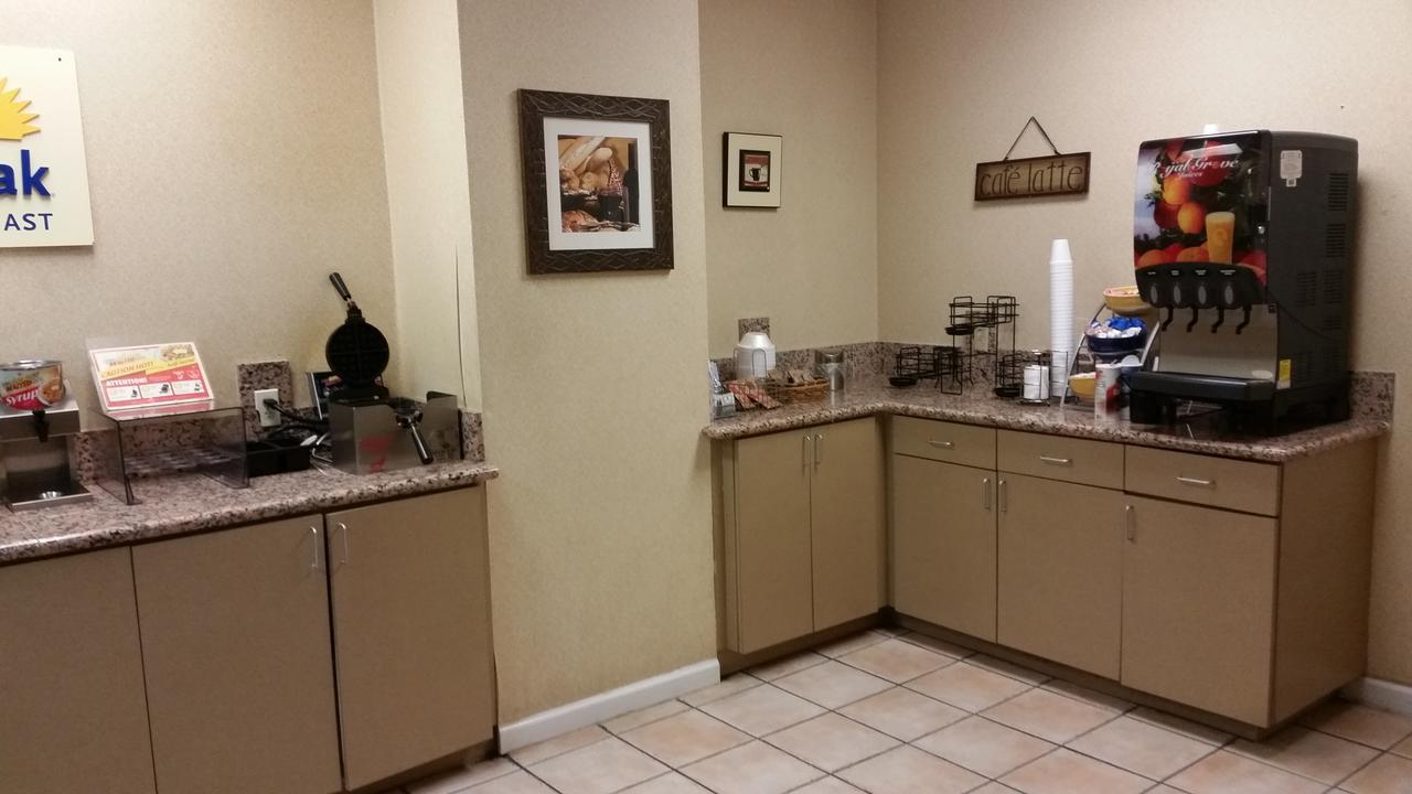 Days Inn By Wyndham Birmingham Al フーバー エクステリア 写真