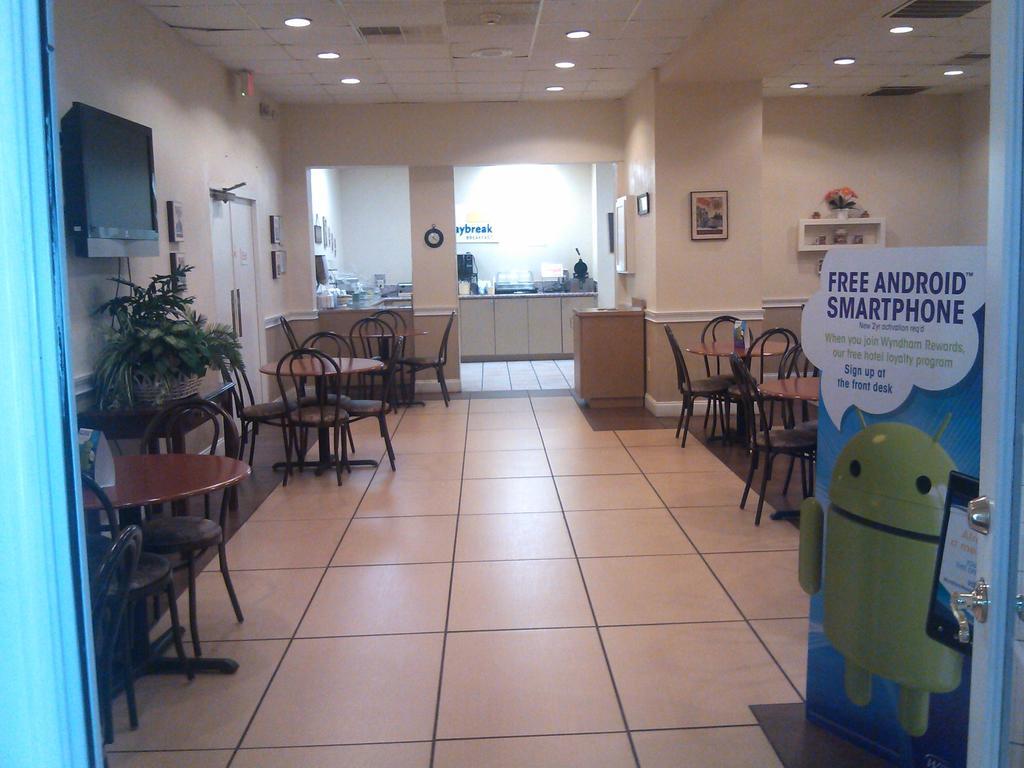 Days Inn By Wyndham Birmingham Al フーバー エクステリア 写真