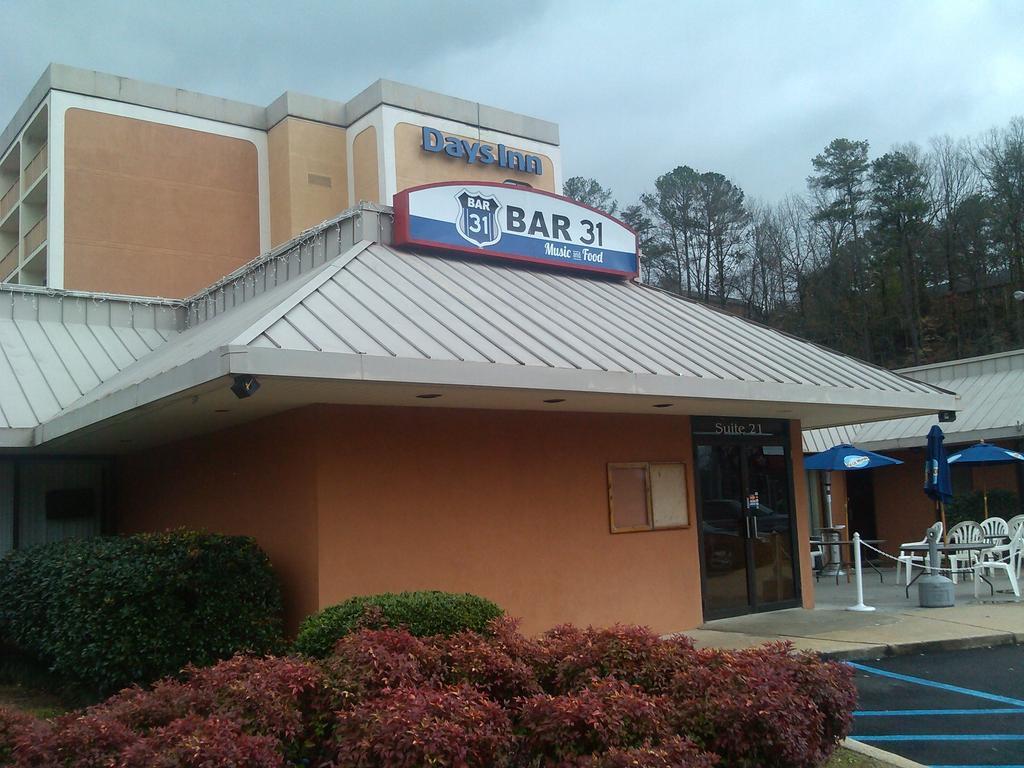 Days Inn By Wyndham Birmingham Al フーバー エクステリア 写真