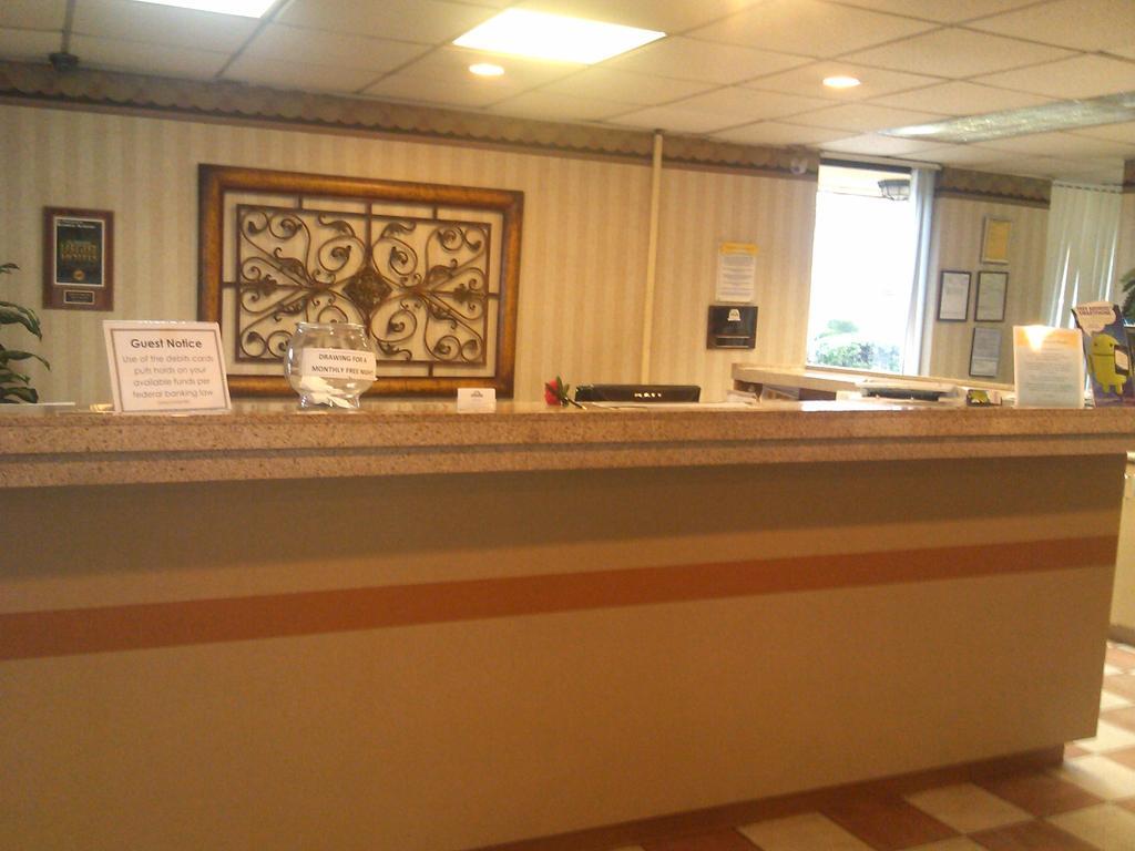 Days Inn By Wyndham Birmingham Al フーバー エクステリア 写真