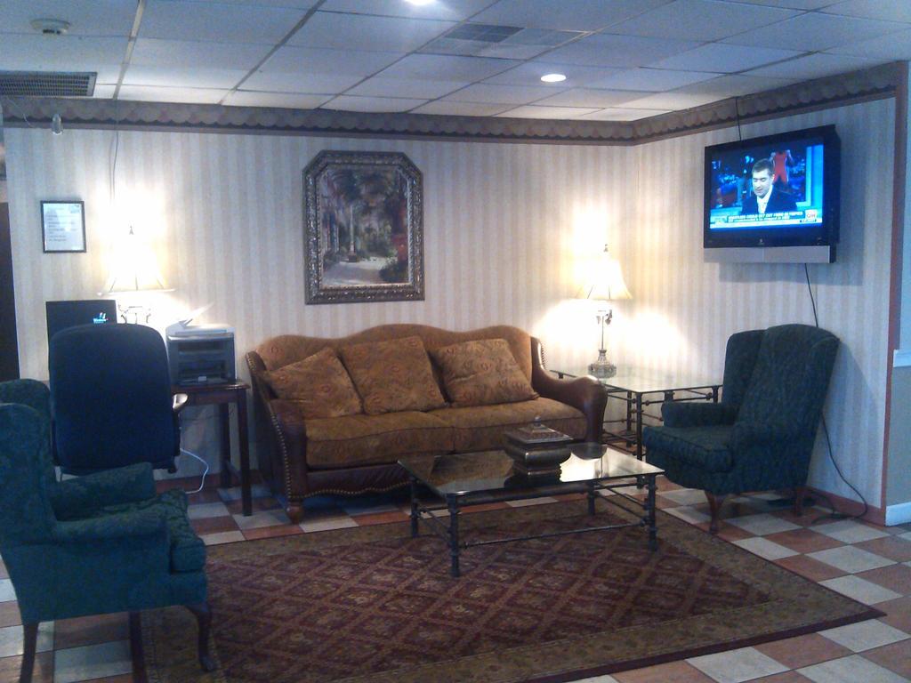 Days Inn By Wyndham Birmingham Al フーバー エクステリア 写真